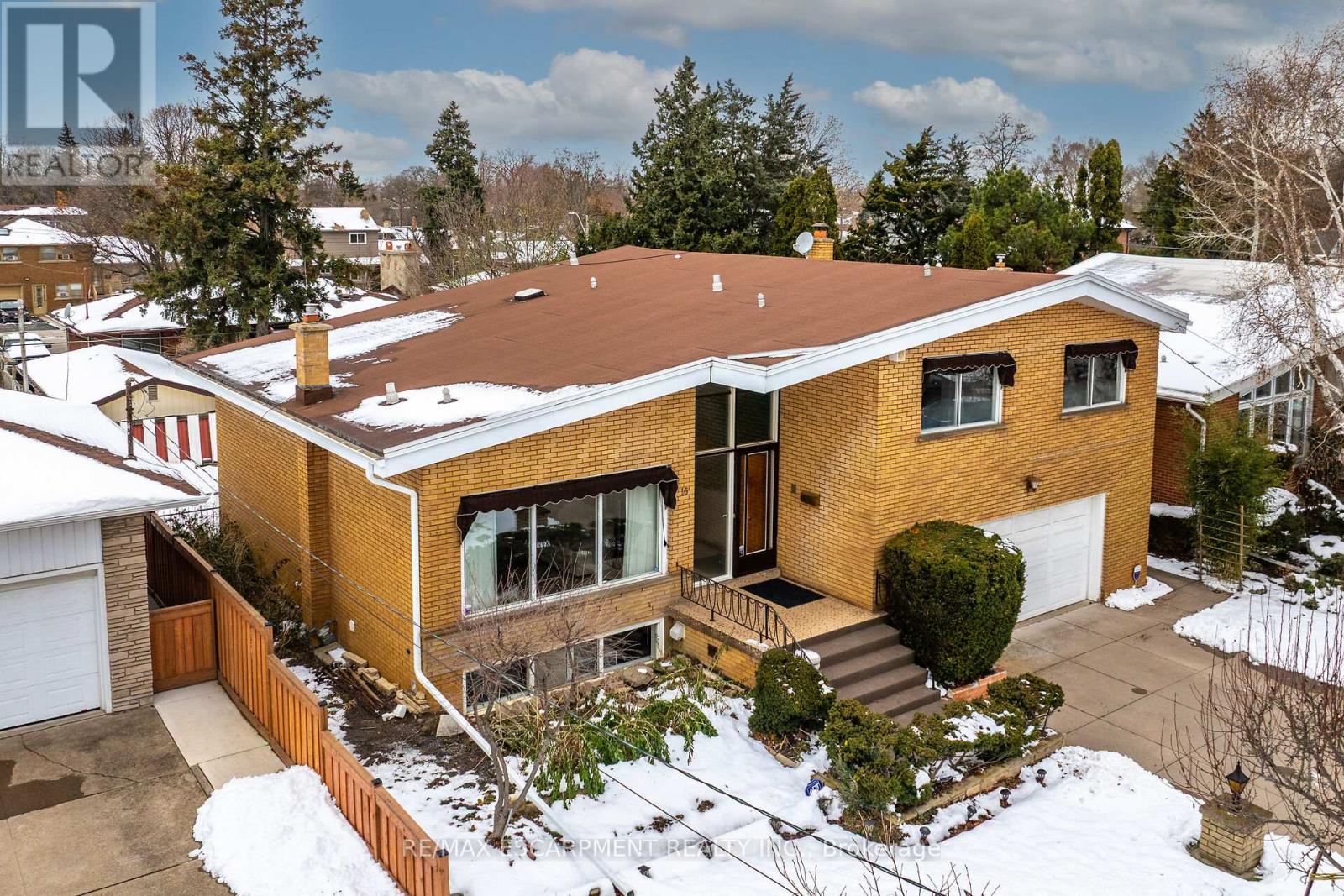 16 Southill Drive, Hamilton, Ontario  L9A 3K5 - Photo 2 - X12595254