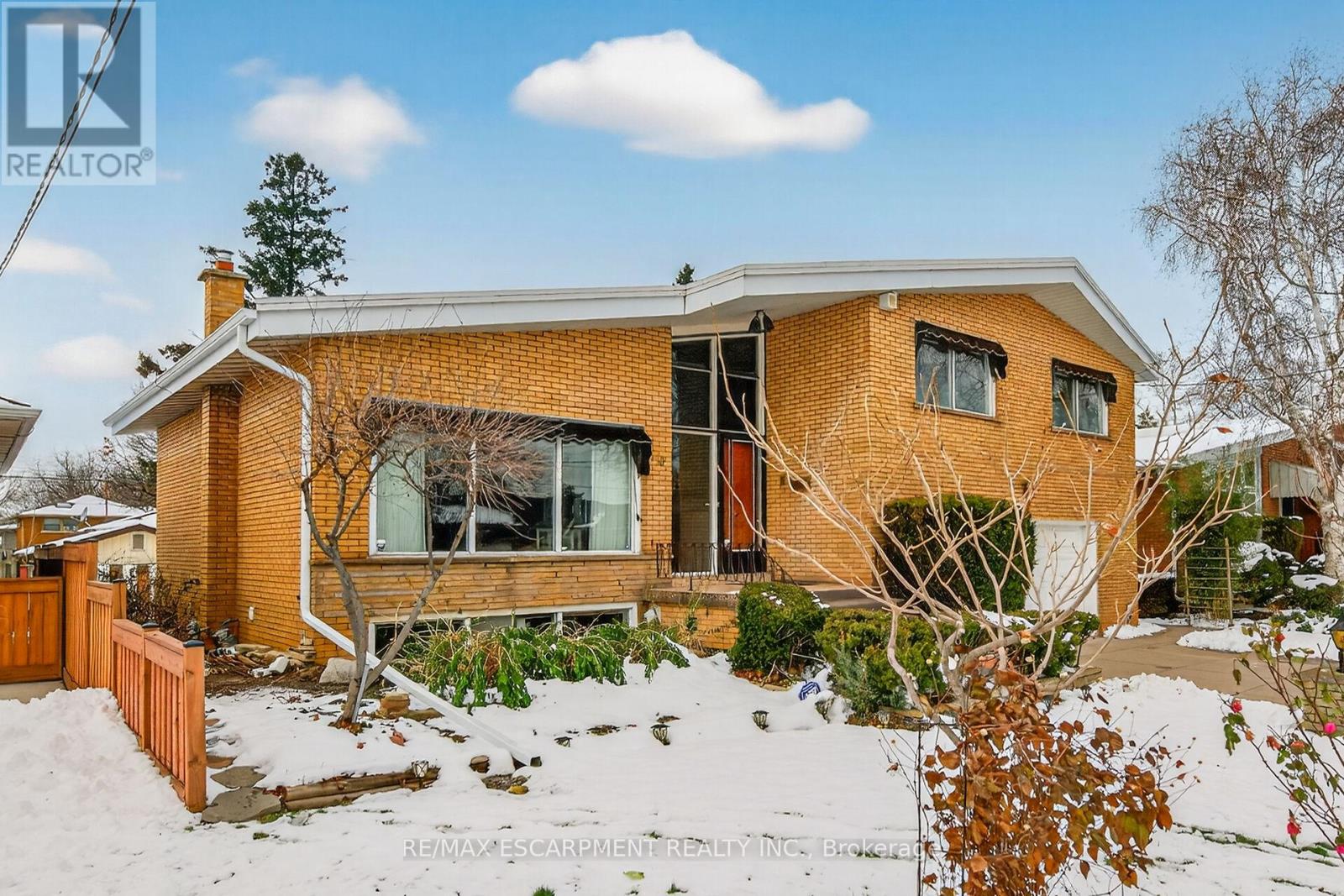 16 Southill Drive, Hamilton, Ontario  L9A 3K5 - Photo 3 - X12595254