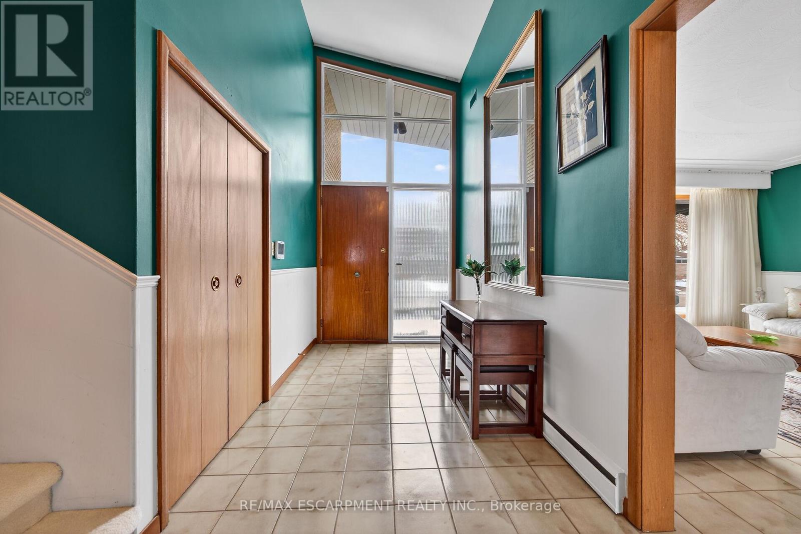 16 Southill Drive, Hamilton, Ontario  L9A 3K5 - Photo 5 - X12595254