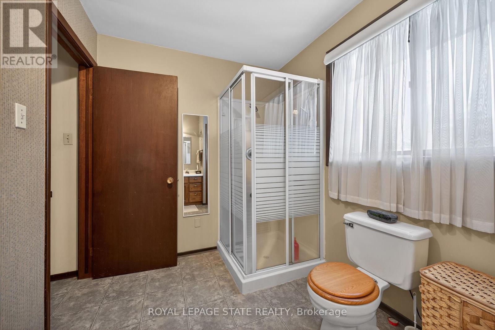 356 Cranbrook Drive, Hamilton, Ontario L9C 4T3 - Photo 13 - X12595258