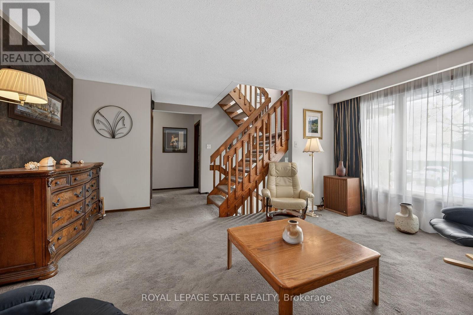 356 Cranbrook Drive, Hamilton, Ontario L9C 4T3 - Photo 5 - X12595258