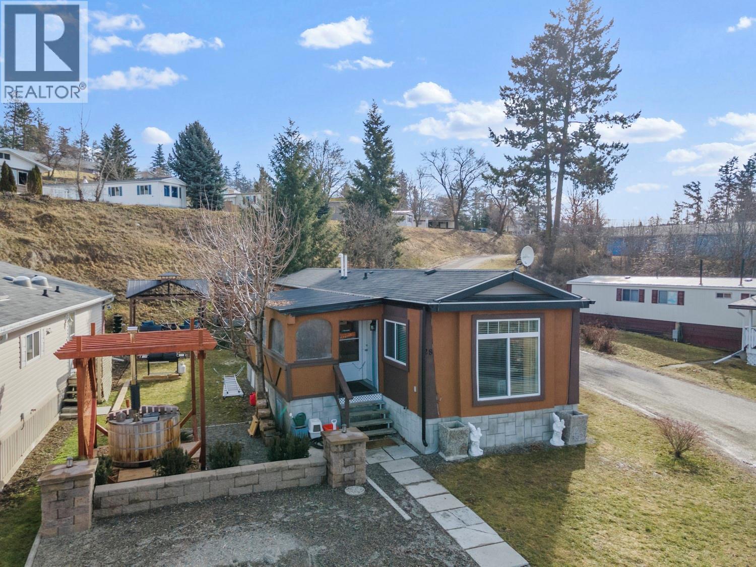 445 6th Avenue N Unit# 28, Creston, British Columbia  V0B 1G3 - Photo 1 - 10370321