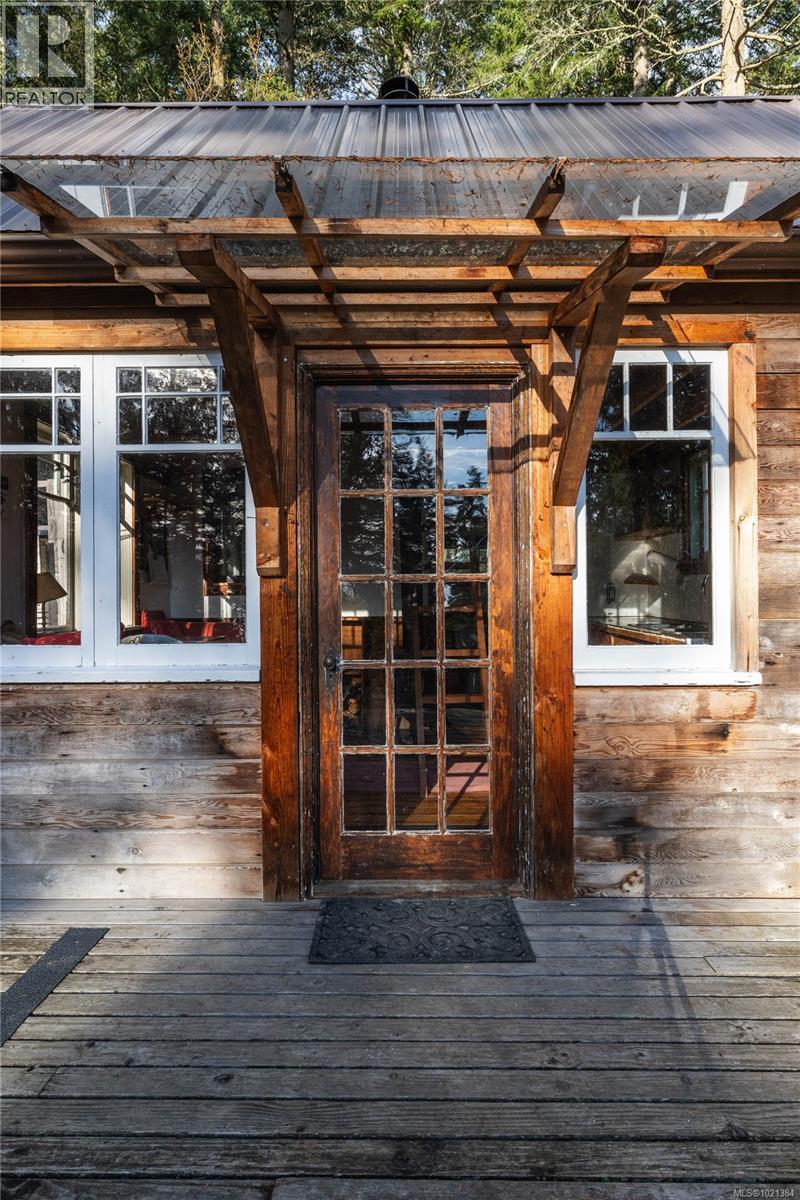 220 Menhinick Dr, Salt Spring, British Columbia  V8K 1W6 - Photo 11 - 1021384