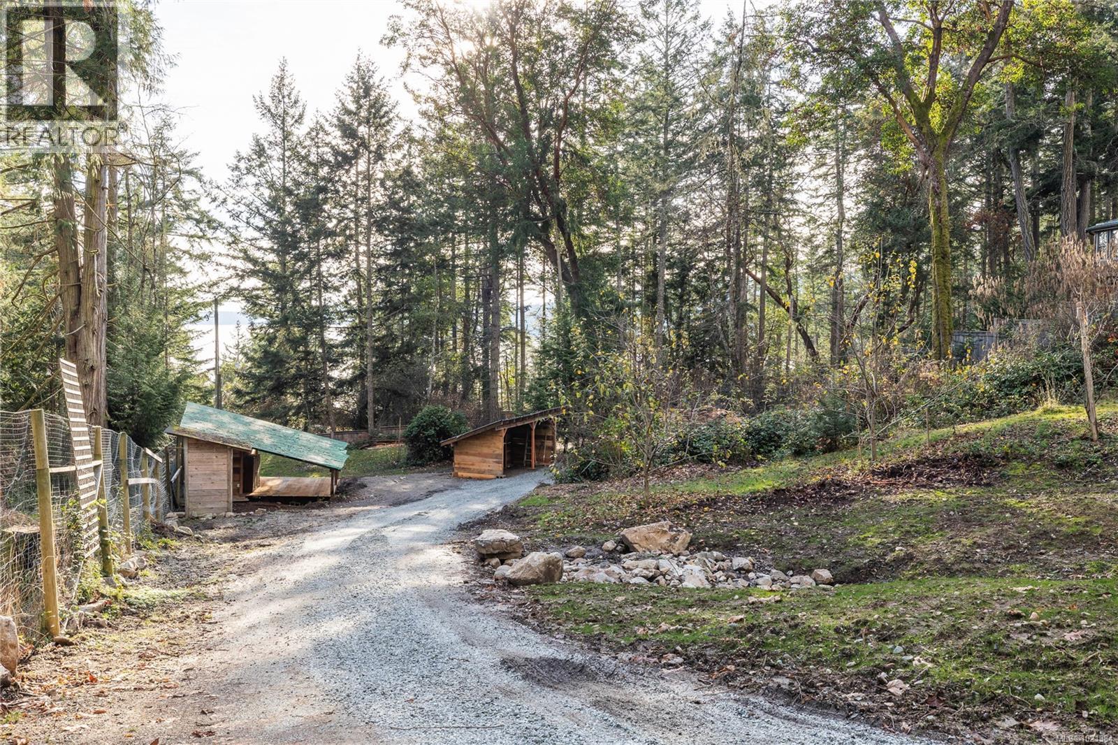 220 Menhinick Dr, Salt Spring, British Columbia  V8K 1W6 - Photo 5 - 1021384