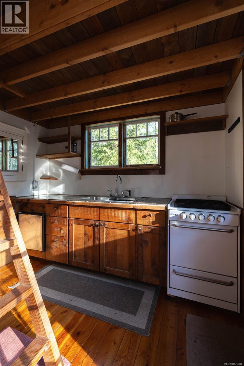 220 Menhinick Dr, Salt Spring, British Columbia  V8K 1W6 - Photo 12 - 1021384