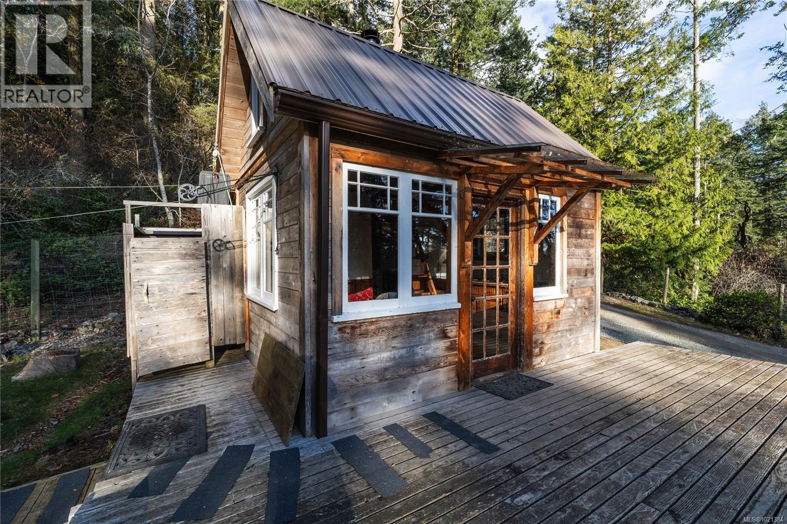 220 Menhinick Dr, Salt Spring, British Columbia  V8K 1W6 - Photo 10 - 1021384