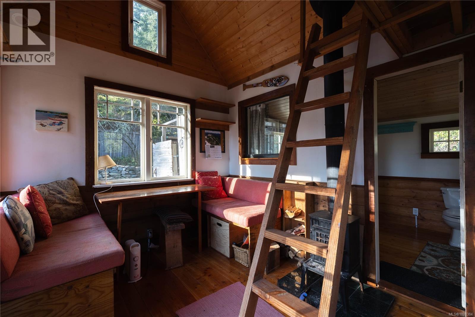 220 Menhinick Dr, Salt Spring, British Columbia  V8K 1W6 - Photo 15 - 1021384