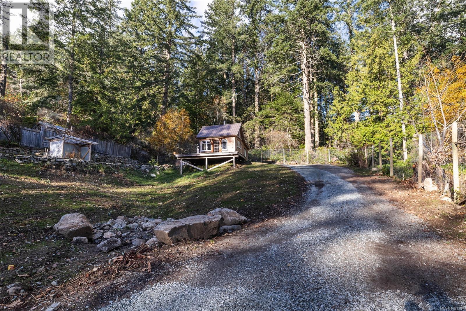220 Menhinick Dr, Salt Spring, British Columbia  V8K 1W6 - Photo 8 - 1021384