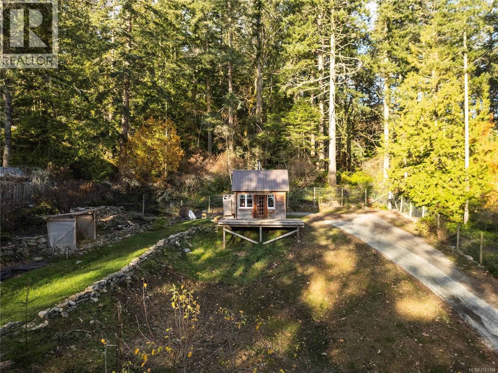 220 Menhinick Dr, Salt Spring, British Columbia  V8K 1W6 - Photo 3 - 1021384