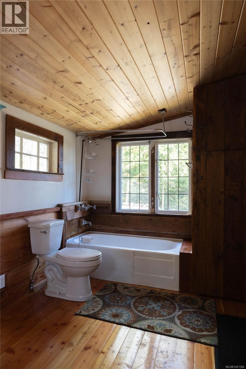 220 Menhinick Dr, Salt Spring, British Columbia  V8K 1W6 - Photo 16 - 1021384