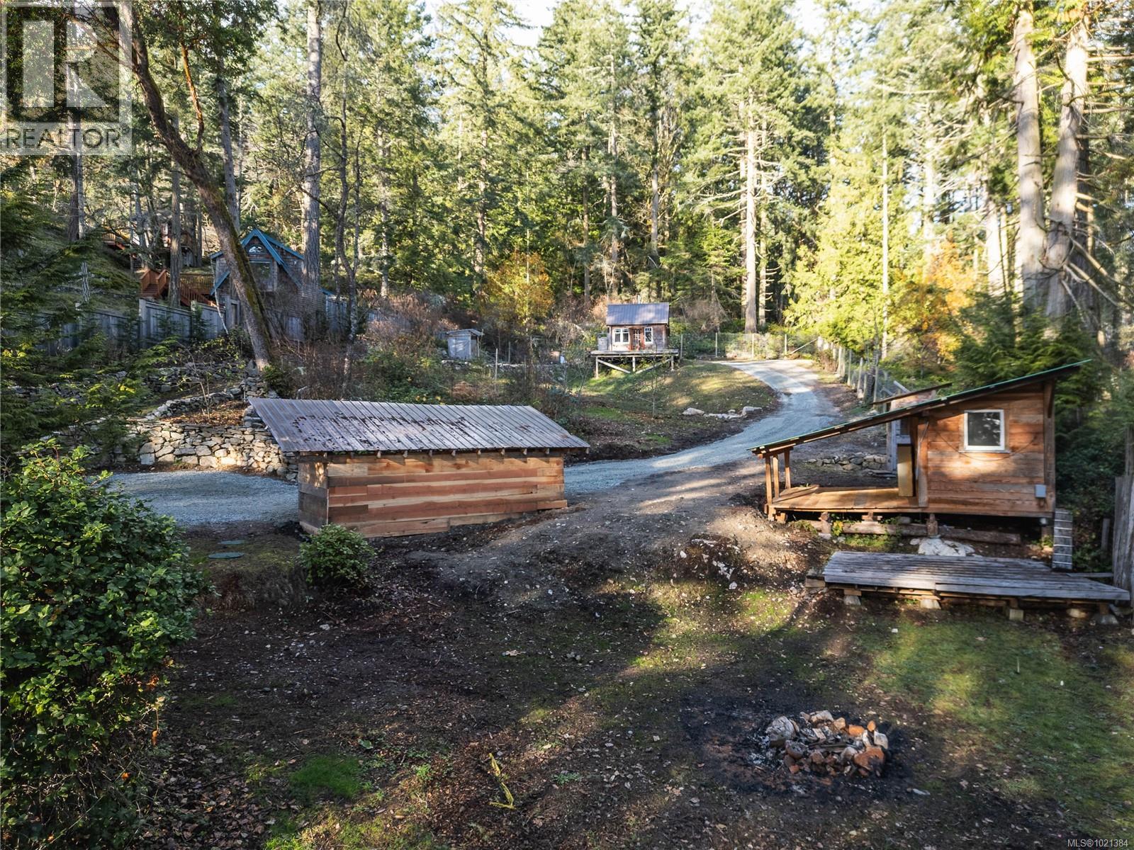 220 Menhinick Dr, Salt Spring, British Columbia  V8K 1W6 - Photo 2 - 1021384