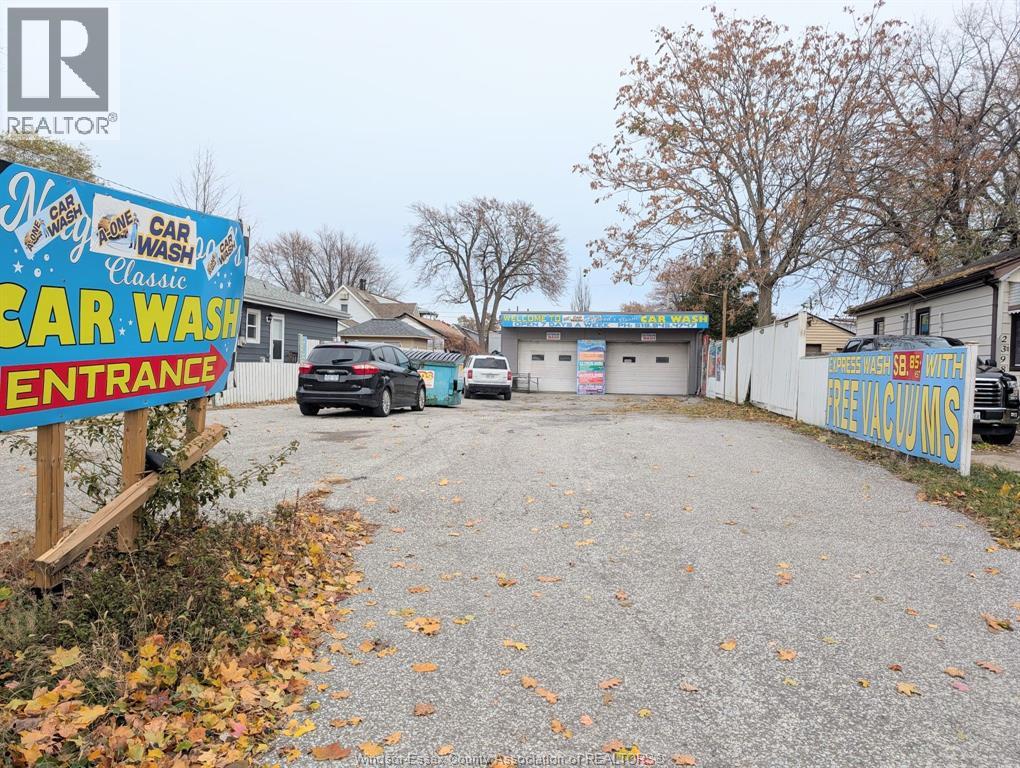 2393 Pillette Avenue, Windsor, Ontario  N8T 1P7 - Photo 2 - 25031031