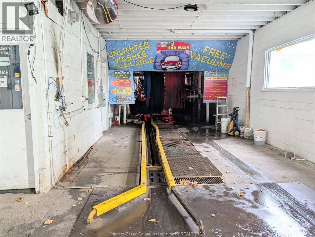 2393 Pillette Avenue, Windsor, Ontario  N8T 1P7 - Photo 3 - 25031031