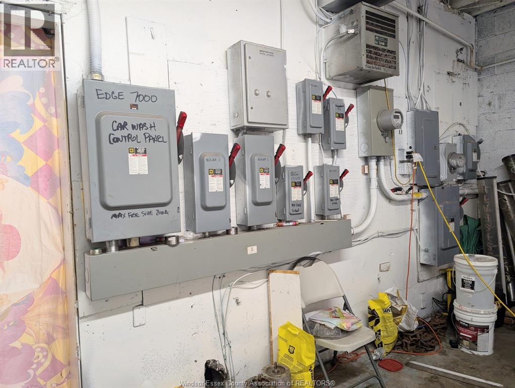 2393 Pillette Avenue, Windsor, Ontario  N8T 1P7 - Photo 5 - 25031031