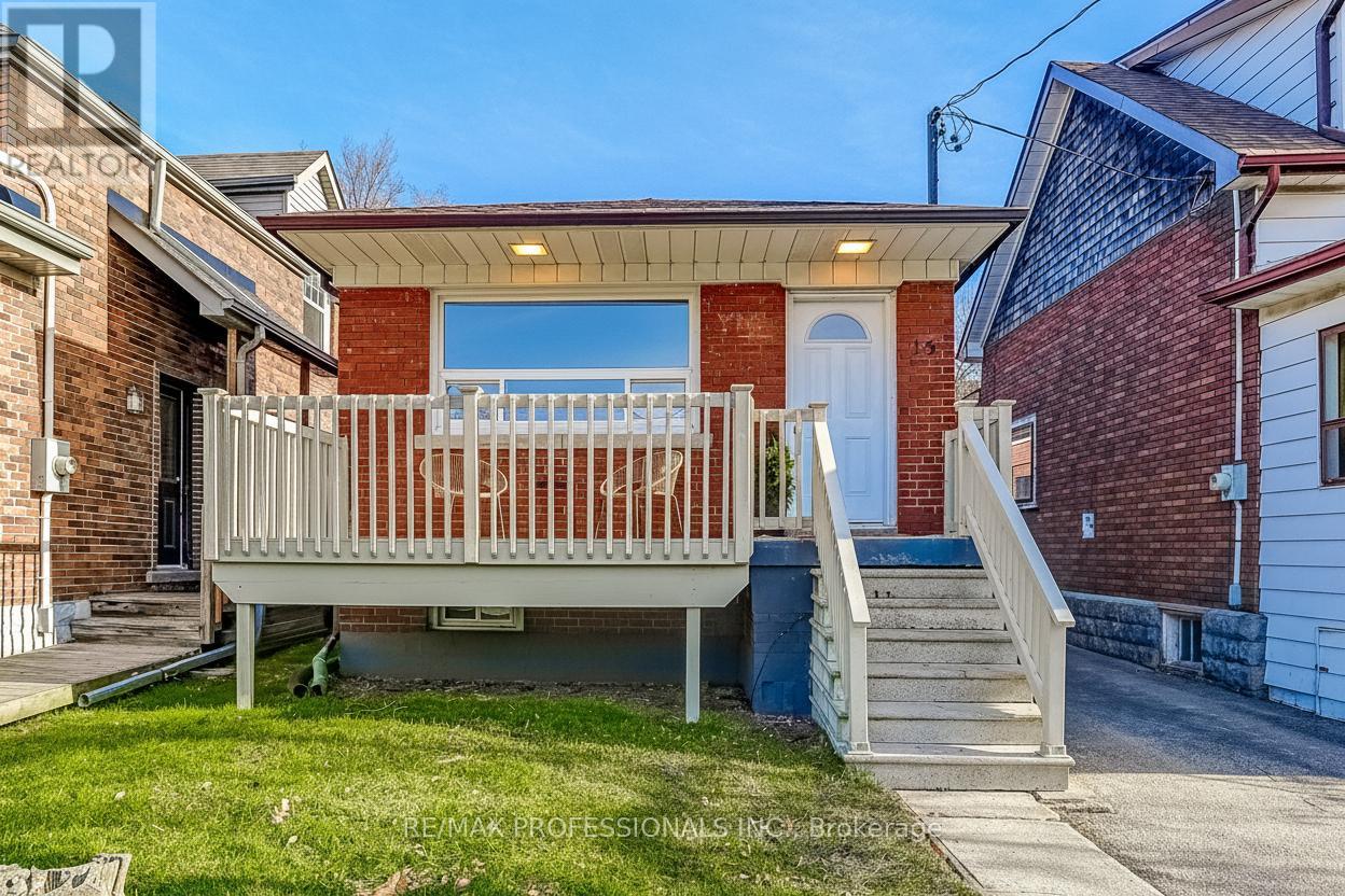 15 Fifteenth Street, Toronto, Ontario  M8V 3J3 - Photo 1 - W12594692