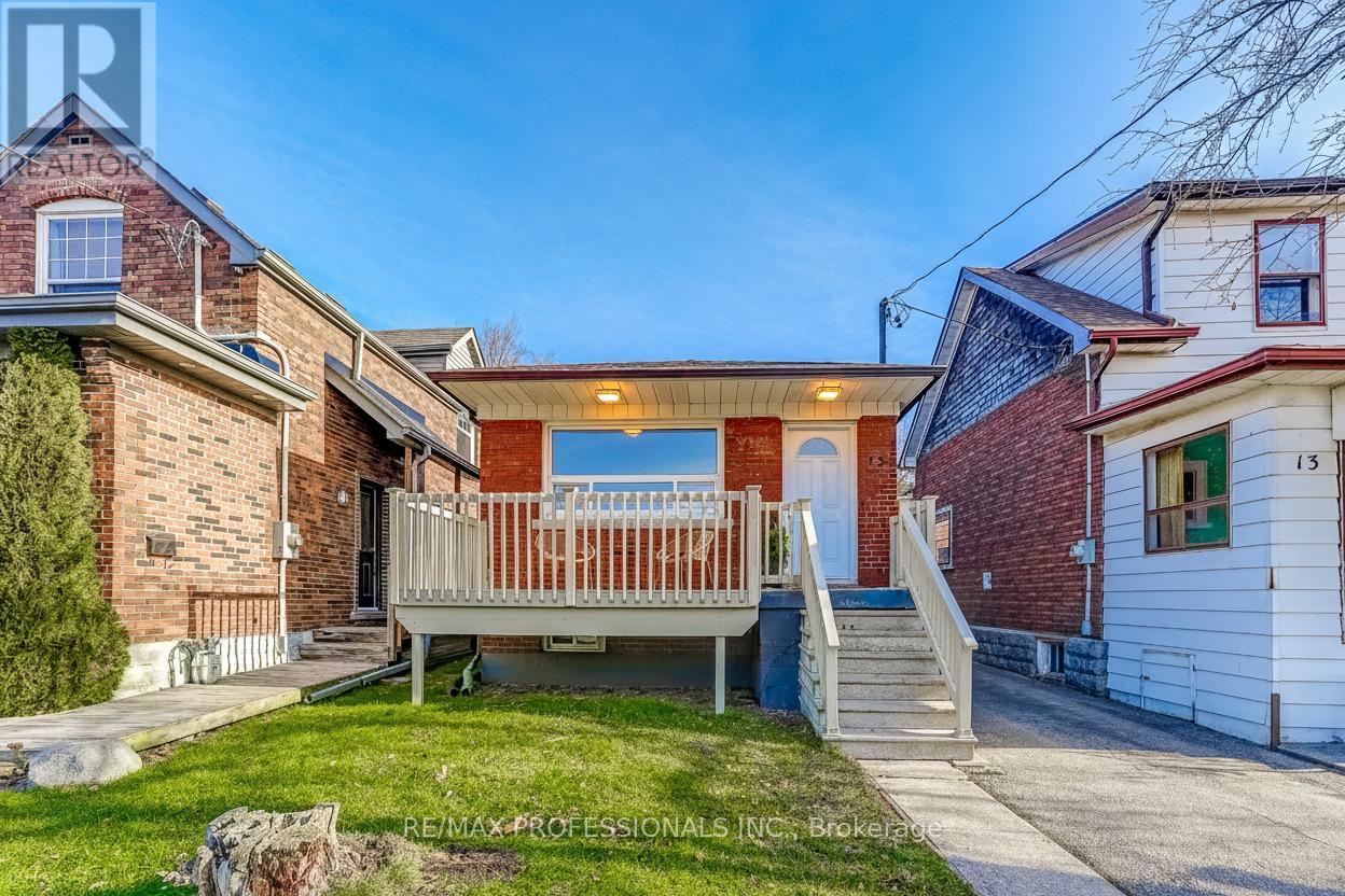 15 Fifteenth Street, Toronto, Ontario  M8V 3J3 - Photo 2 - W12594692