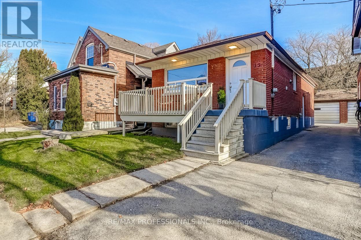 15 Fifteenth Street, Toronto, Ontario  M8V 3J3 - Photo 3 - W12594692