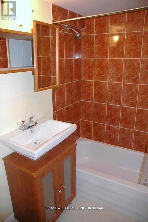 3rd Floor - 237 Vaughan Road, Toronto, Ontario  M6C 2M8 - Photo 11 - C12595296