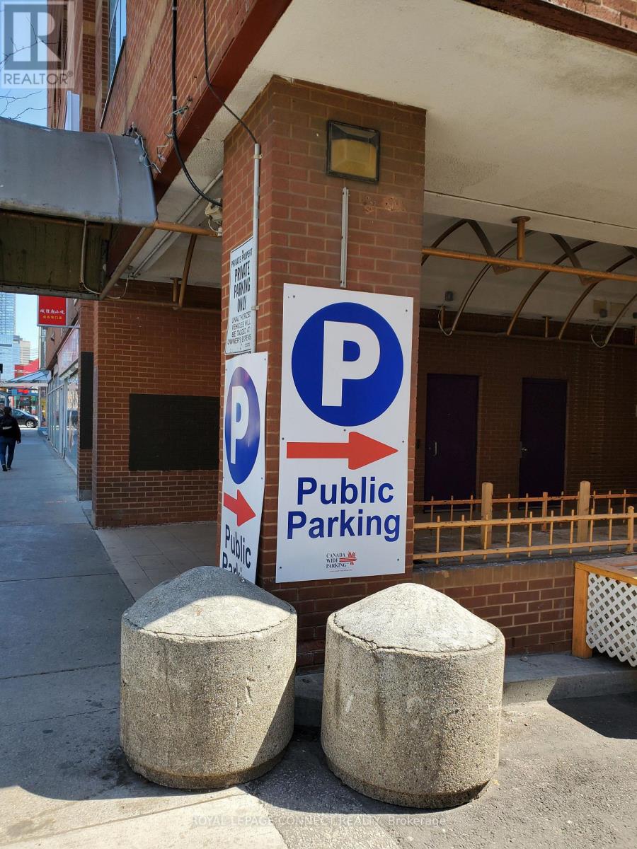 PH08 - 10 WILLISON SQUARE, Toronto, Ontario