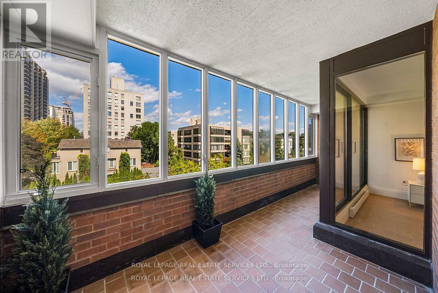 402 - 349 St Clair Avenue W, Toronto, Ontario M5P 1N3 - Photo 28 - C12595352