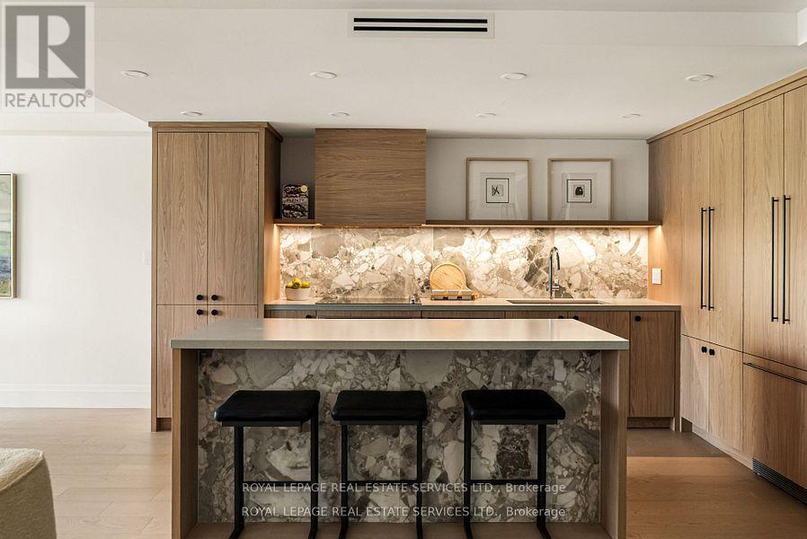 402 - 349 St Clair Avenue W, Toronto, Ontario M5P 1N3 - Photo 5 - C12595352