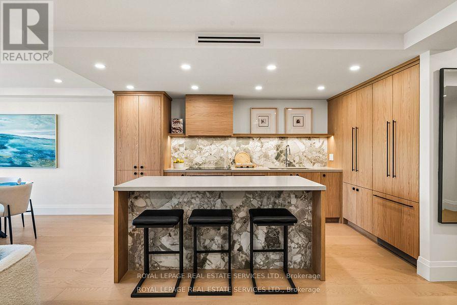 402 - 349 St Clair Avenue W, Toronto, Ontario M5P 1N3 - Photo 6 - C12595352