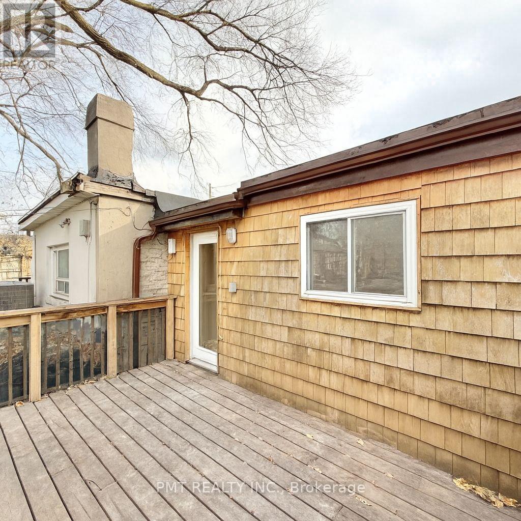 Upper - 1164 Queen Street E, Toronto, Ontario M4M 1L4 - Photo 12 - E12595440