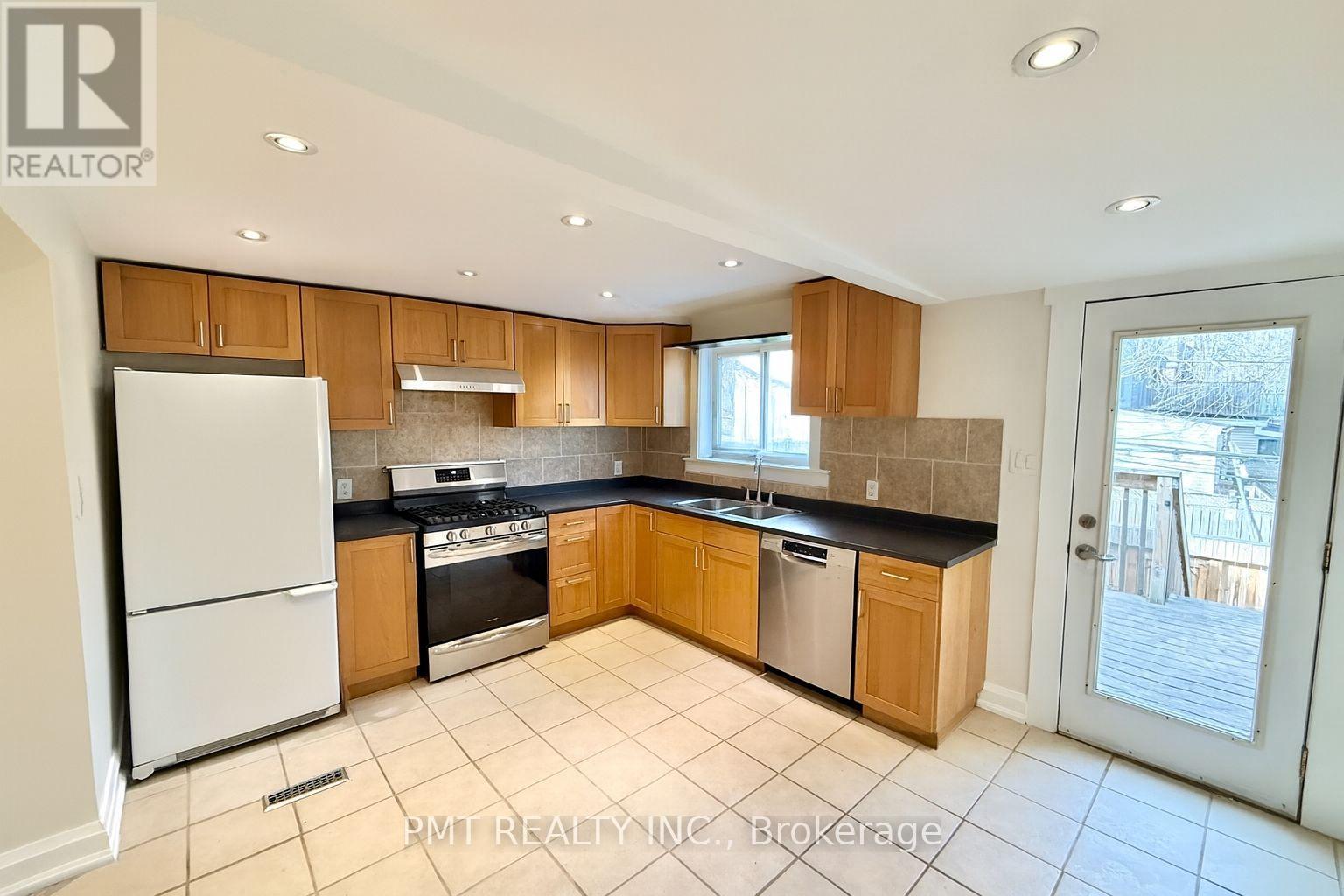 Upper - 1164 Queen Street E, Toronto, Ontario M4M 1L4 - Photo 2 - E12595440