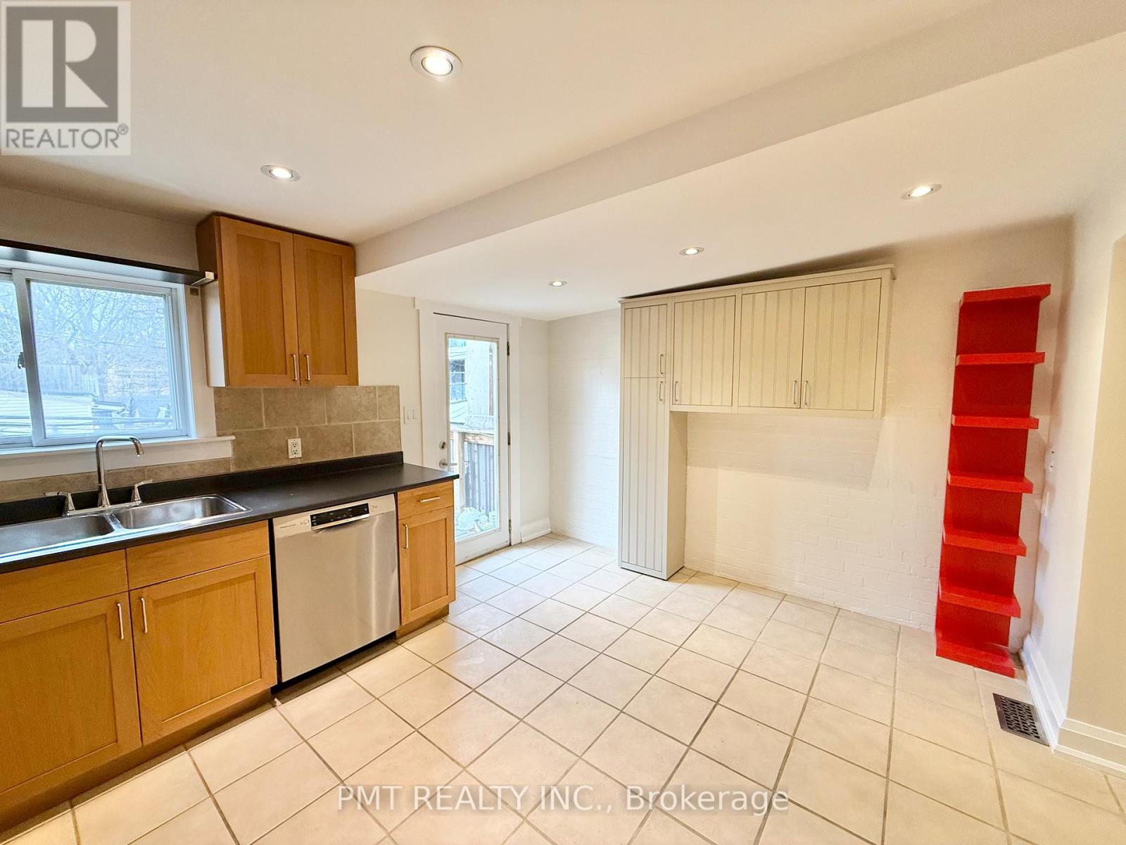 Upper - 1164 Queen Street E, Toronto, Ontario M4M 1L4 - Photo 3 - E12595440