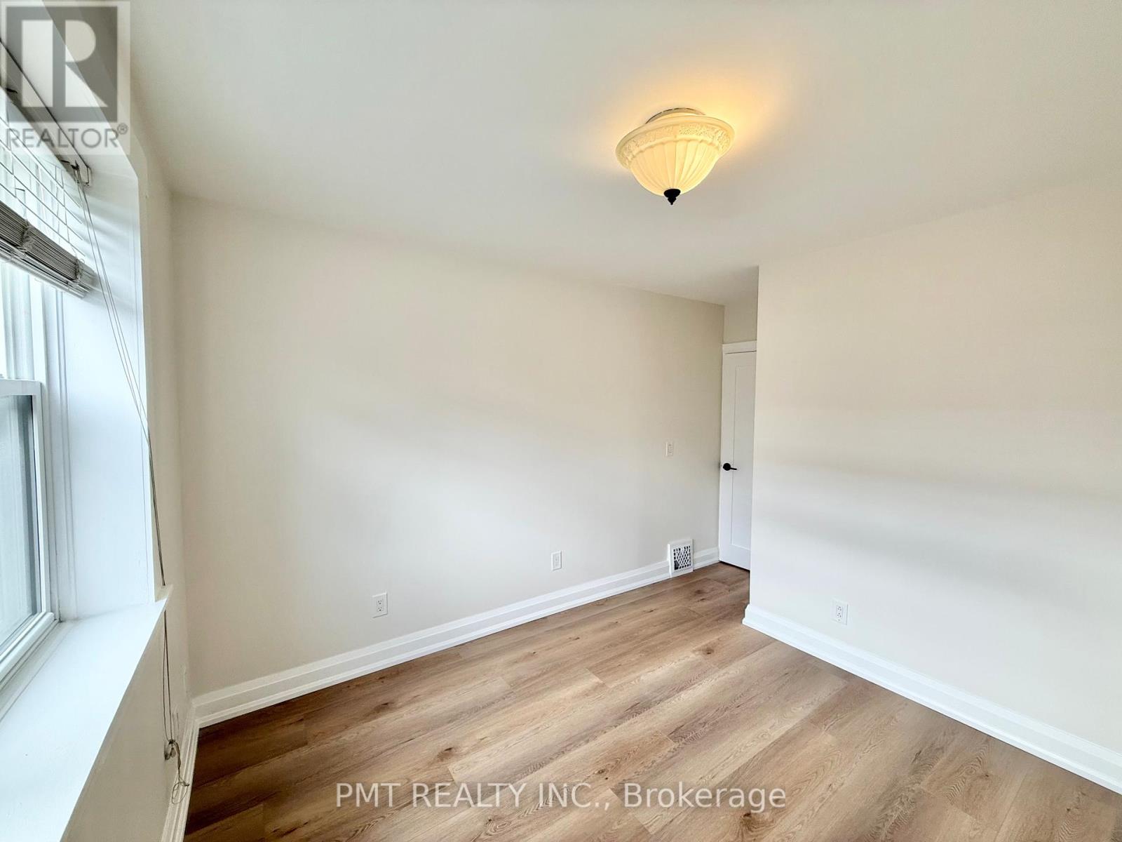 Upper - 1164 Queen Street E, Toronto, Ontario M4M 1L4 - Photo 5 - E12595440