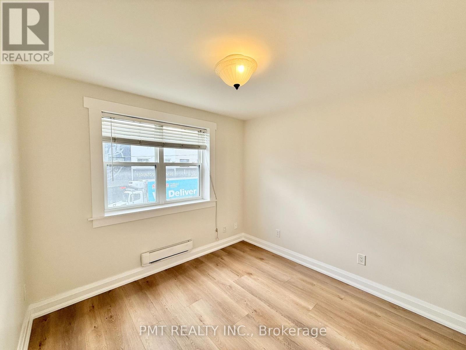 Upper - 1164 Queen Street E, Toronto, Ontario M4M 1L4 - Photo 6 - E12595440