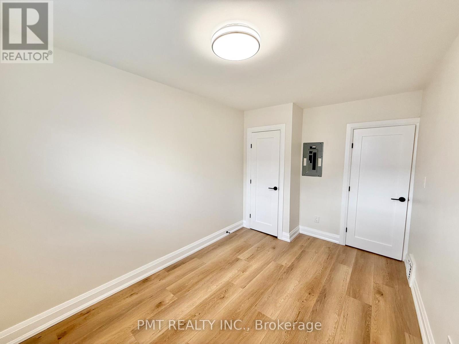 Upper - 1164 Queen Street E, Toronto, Ontario M4M 1L4 - Photo 8 - E12595440