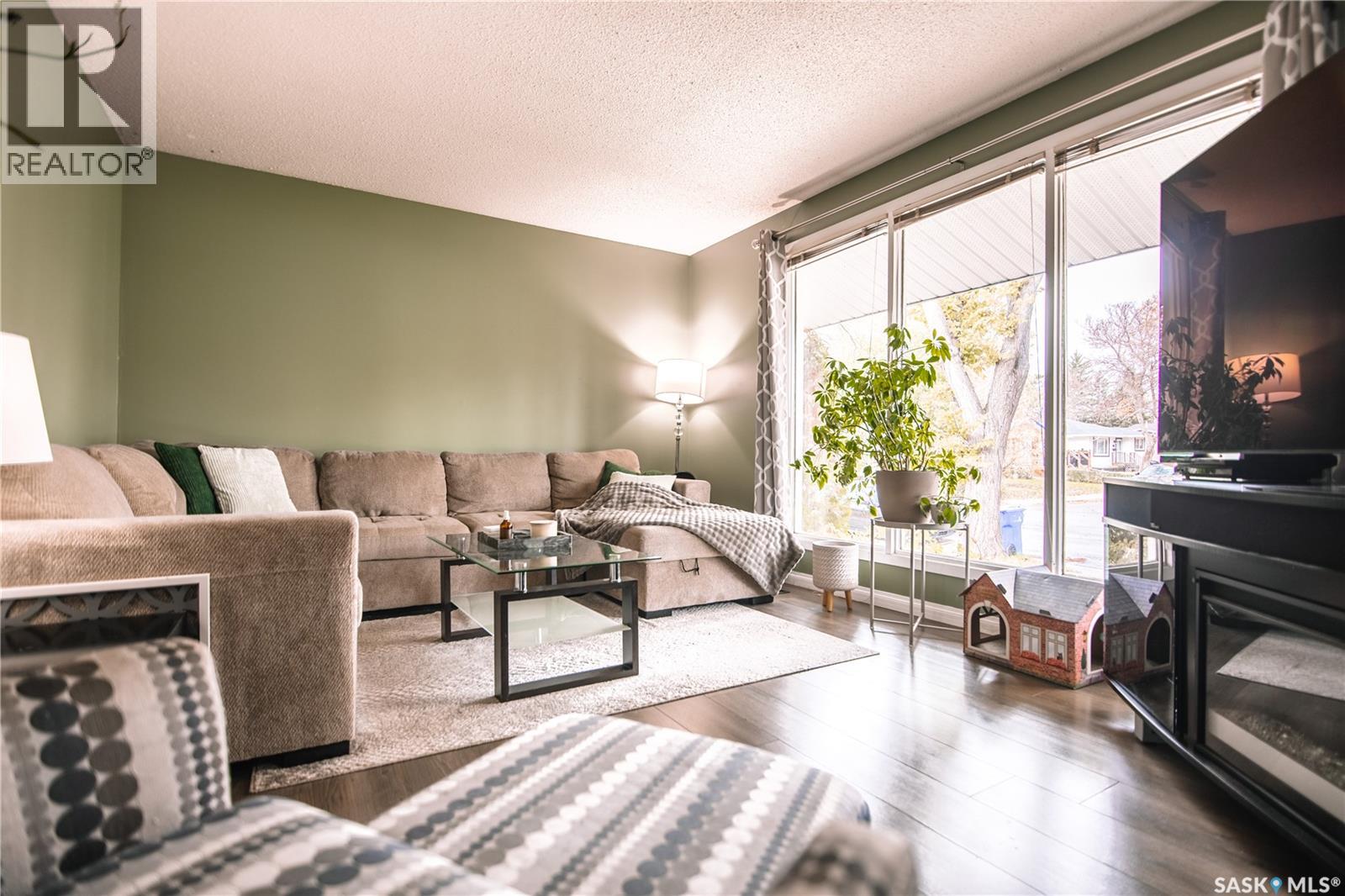 132 Nagel Crescent, Regina, Saskatchewan  S4N 1N9 - Photo 2 - SK025012