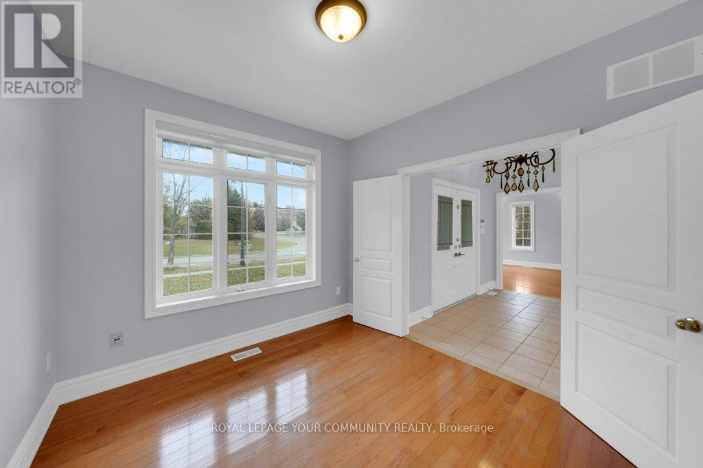 2 Kootenay Ridge, Vaughan, Ontario  L6A 2W1 - Photo 11 - N12595294