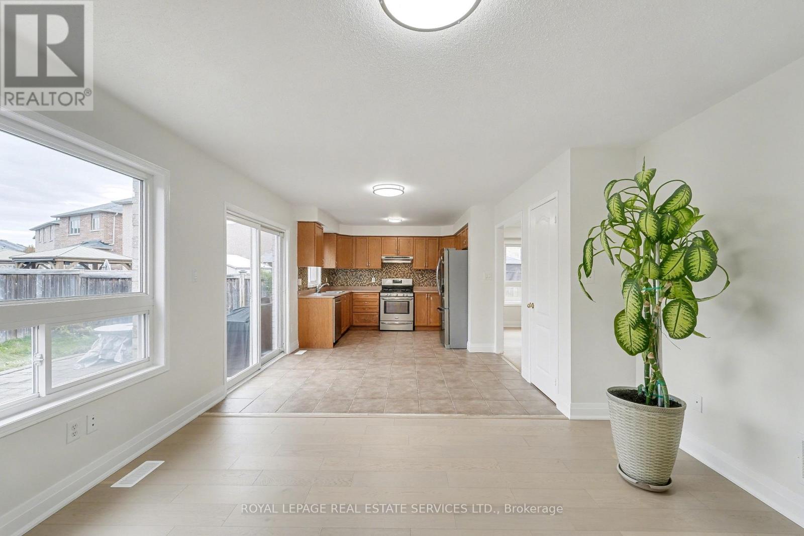 386 Reeves Way Boulevard, Whitchurch-Stouffville, Ontario L4A 0J8 - Photo 14 - N12595430