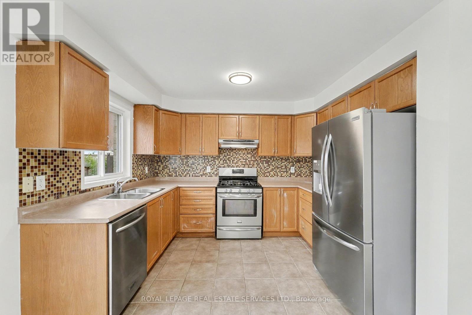 386 Reeves Way Boulevard, Whitchurch-Stouffville, Ontario L4A 0J8 - Photo 17 - N12595430