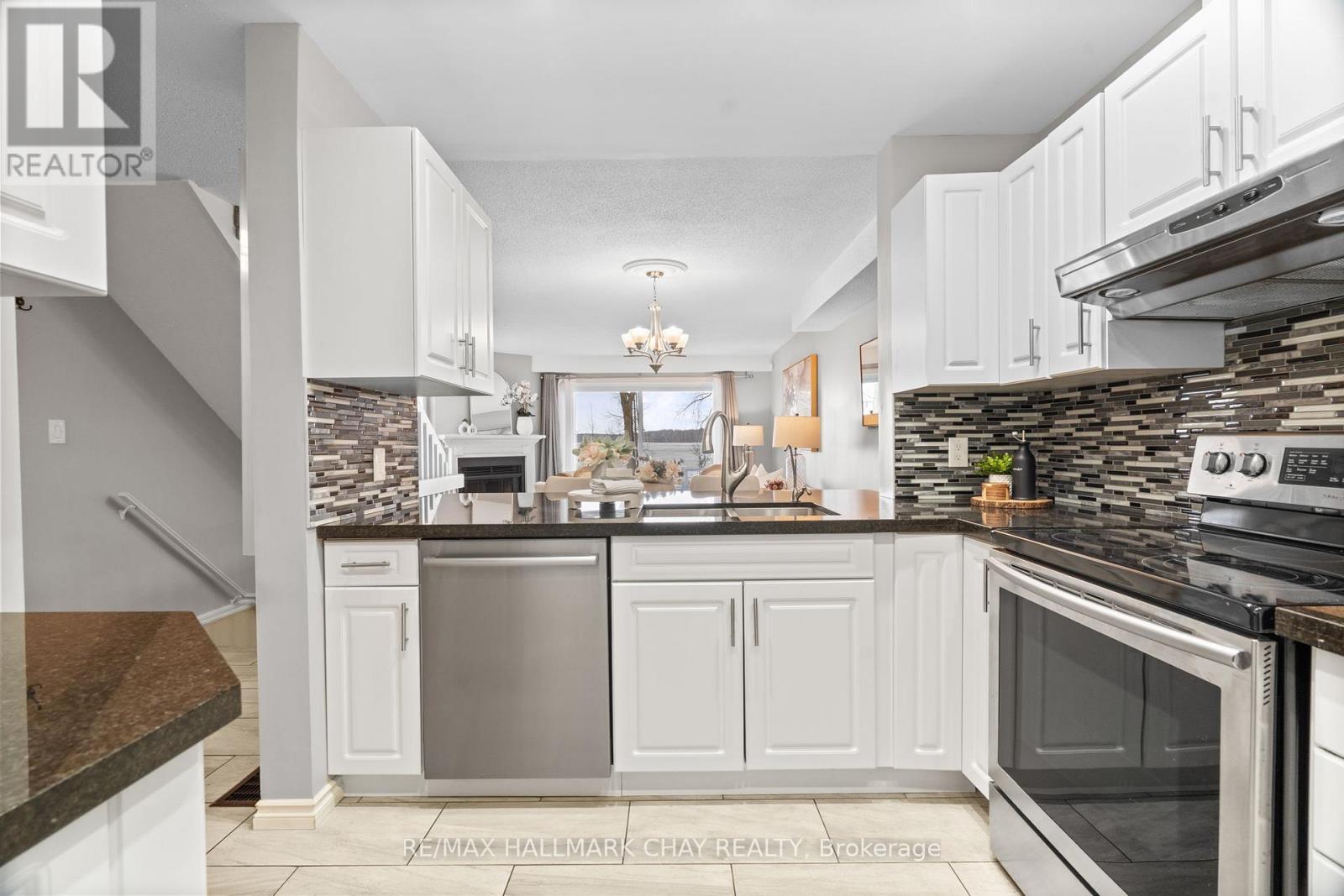 4 - 1 Olive Crescent, Orillia, Ontario  L3V 7N5 - Photo 5 - S12595432