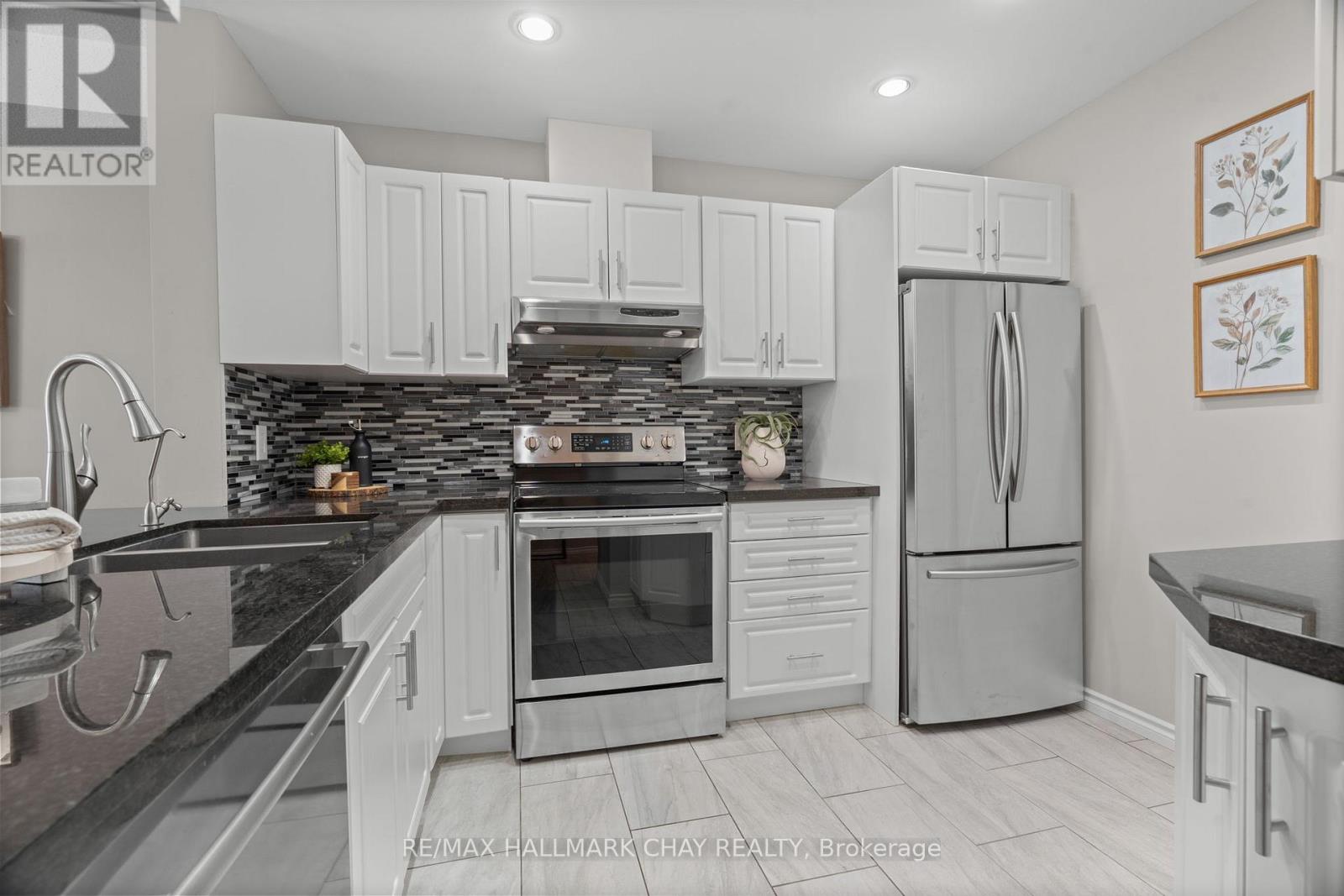 4 - 1 Olive Crescent, Orillia, Ontario  L3V 7N5 - Photo 6 - S12595432