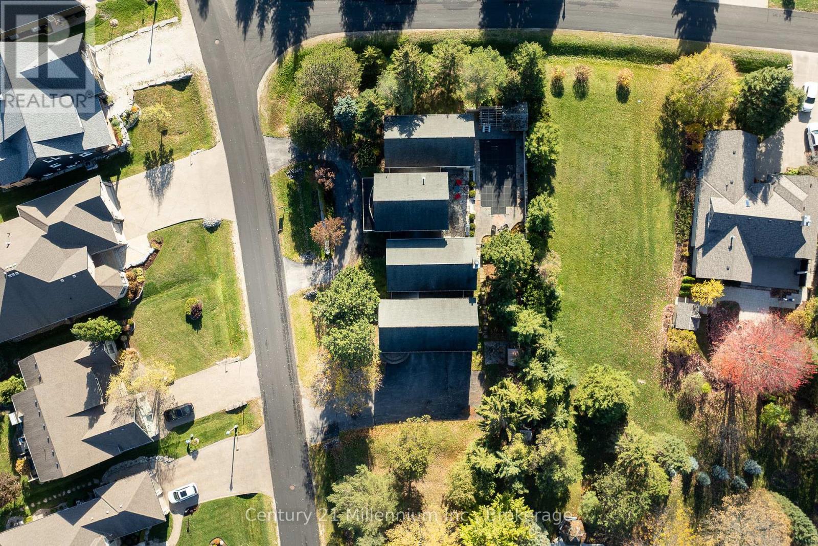 160 Grand Cypress Lane, Blue Mountains, Ontario L9Y 0K8 - Photo 42 - X12509632