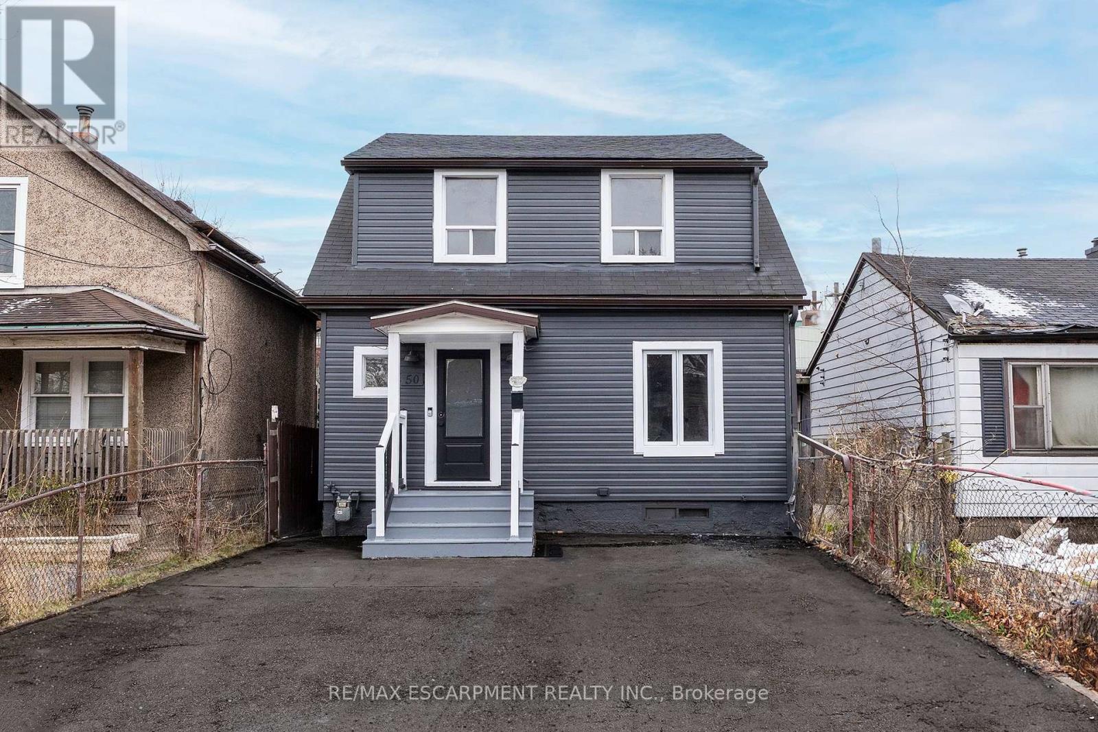 50 STAPLETON AVENUE, Hamilton, Ontario