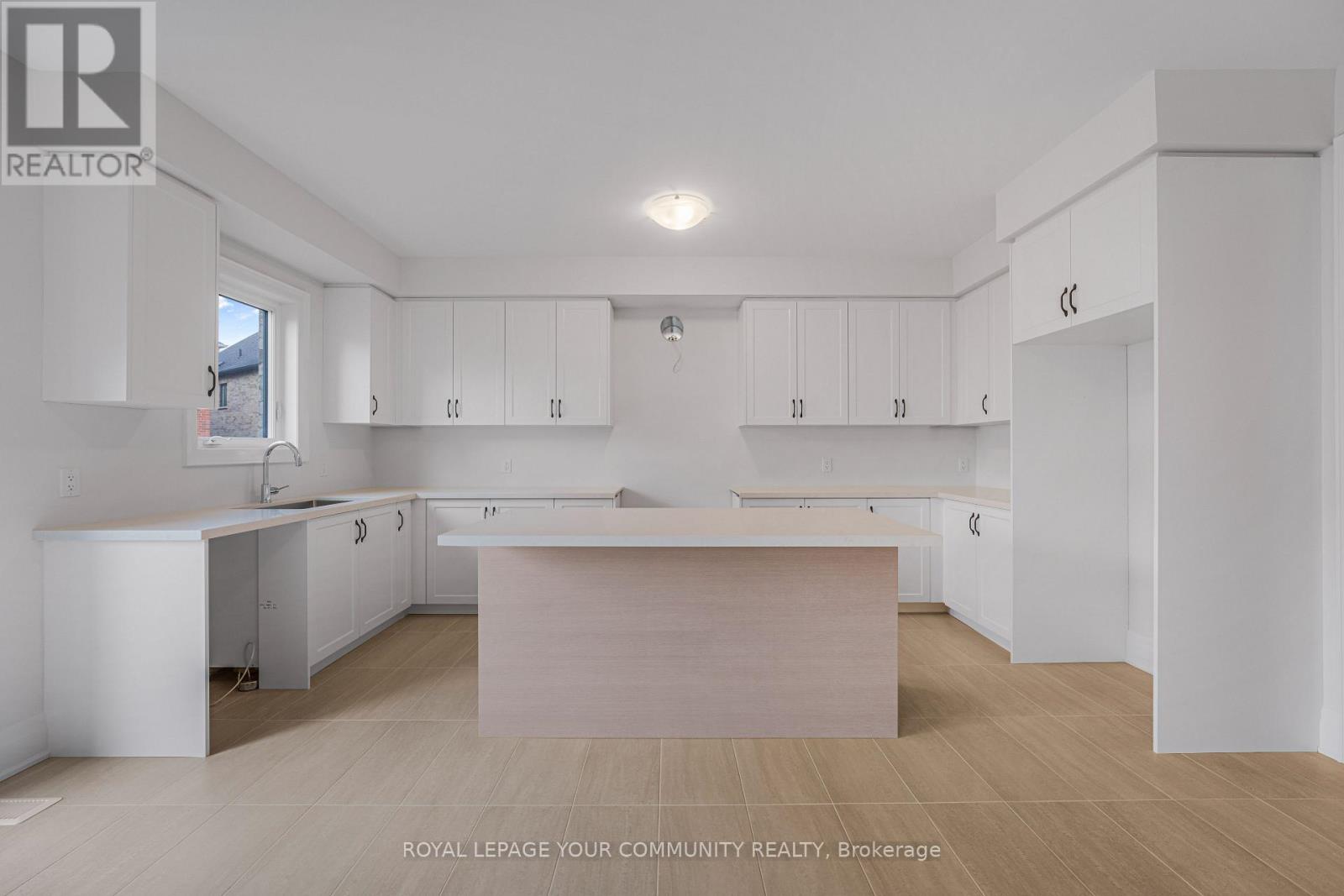 14 Donnybrook Court, Brampton, Ontario L7A 1Y2 - Photo 12 - W12595290