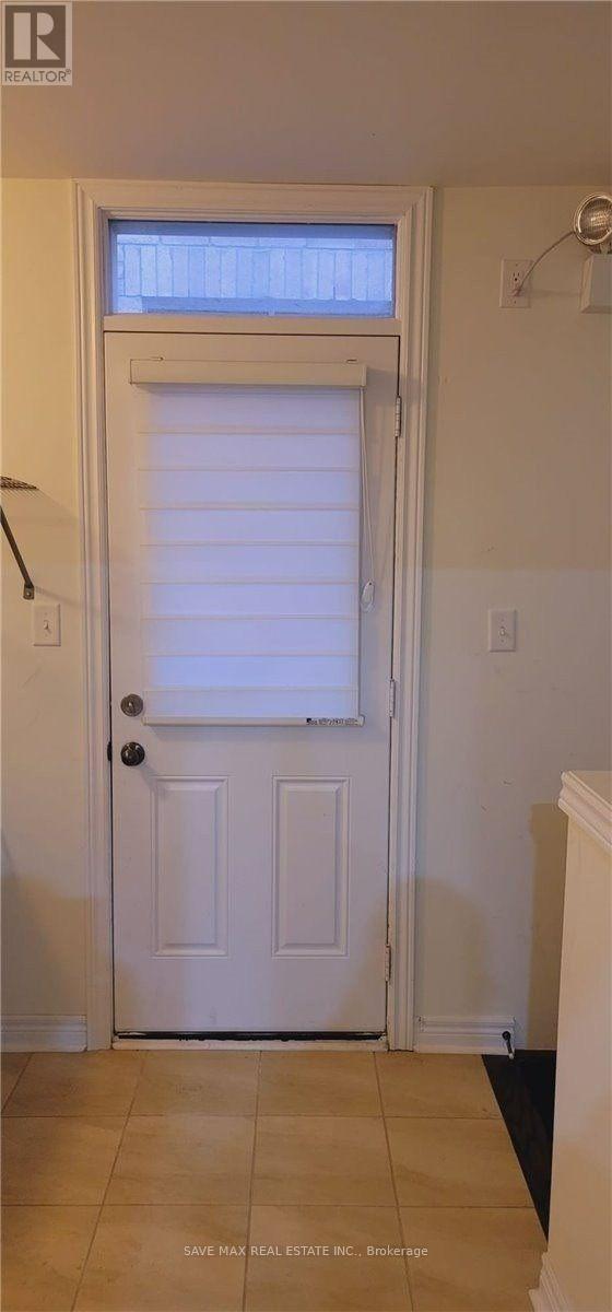 Bsmt - 3 Fann Drive, Brampton, Ontario  L7A 0B6 - Photo 2 - W12595300