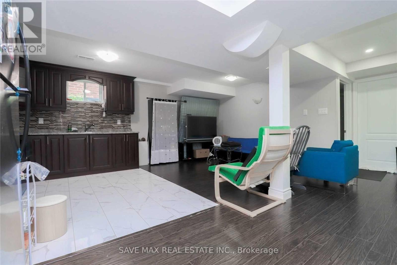 Bsmt - 3 Fann Drive, Brampton, Ontario  L7A 0B6 - Photo 9 - W12595300