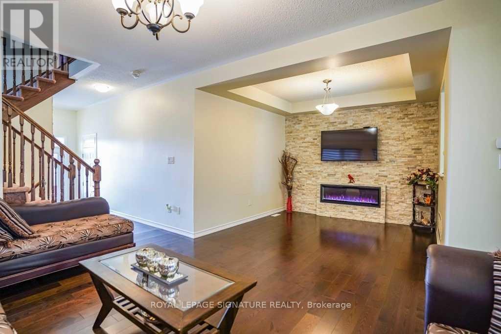 171 Buick Boulevard, Brampton, Ontario L7A 0Z1 - Photo 2 - W12595318