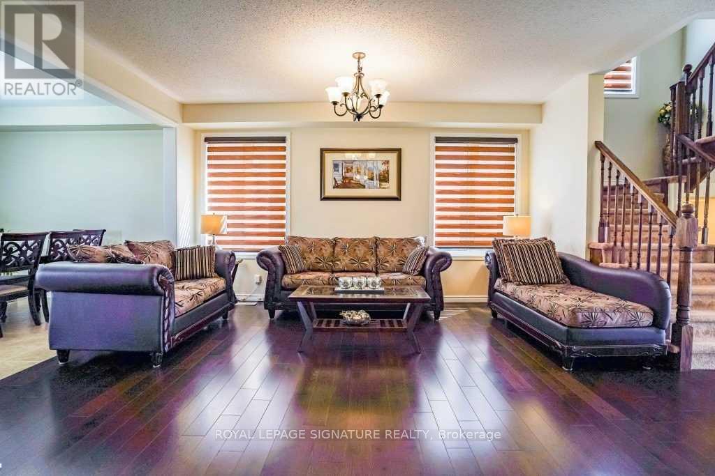 171 Buick Boulevard, Brampton, Ontario L7A 0Z1 - Photo 4 - W12595318