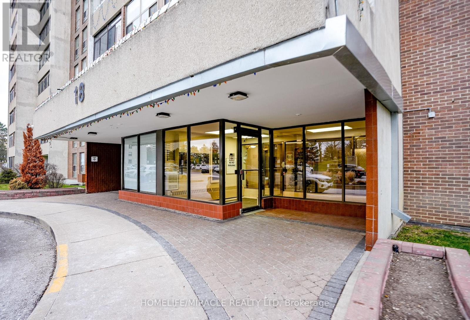1712 - 18 Knightsbridge Road, Brampton, Ontario  L6T 3X5 - Photo 2 - W12595346