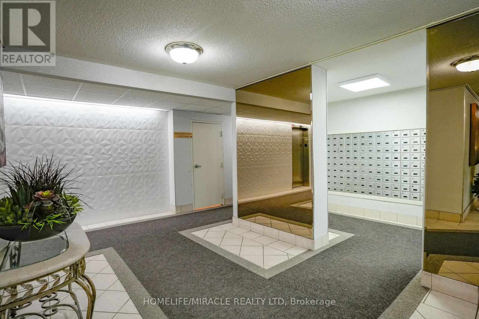 1712 - 18 Knightsbridge Road, Brampton, Ontario  L6T 3X5 - Photo 3 - W12595346