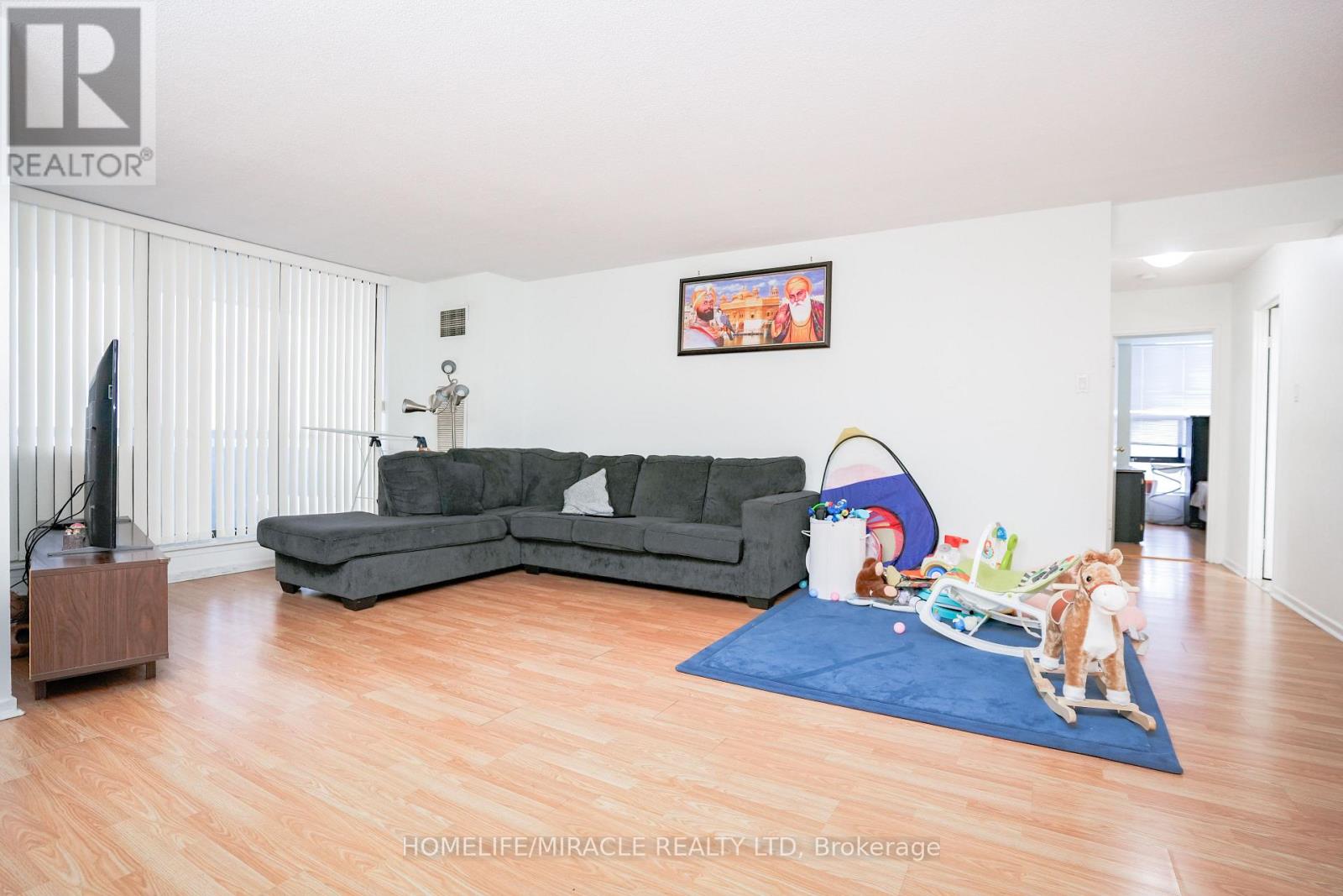 1712 - 18 Knightsbridge Road, Brampton, Ontario  L6T 3X5 - Photo 6 - W12595346