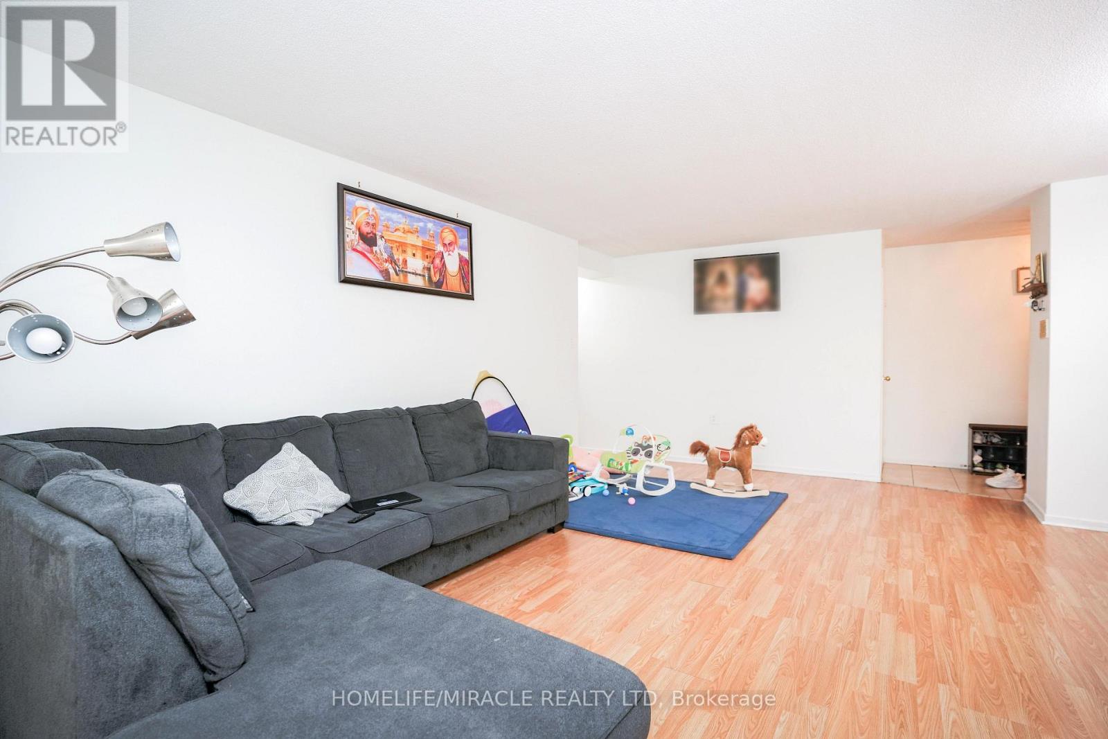 1712 - 18 Knightsbridge Road, Brampton, Ontario  L6T 3X5 - Photo 7 - W12595346