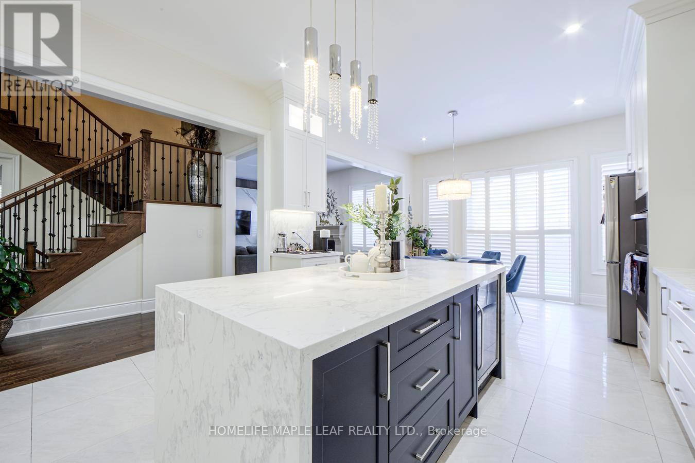 42 Foothills Crescent, Brampton, Ontario L6P 4G9 - Photo 13 - W12595350